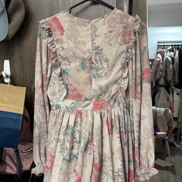 Floral Long-Sleeve Maxi Dress in Blush Pink - Elegant Women's Dress - Picture 4 of 5